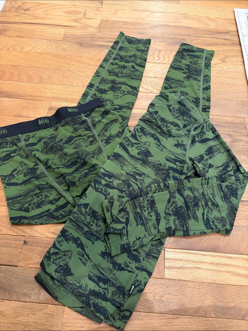 REI Kids Green Camo pant and long sleeve  top pjs warm layer thermal MED 10-12